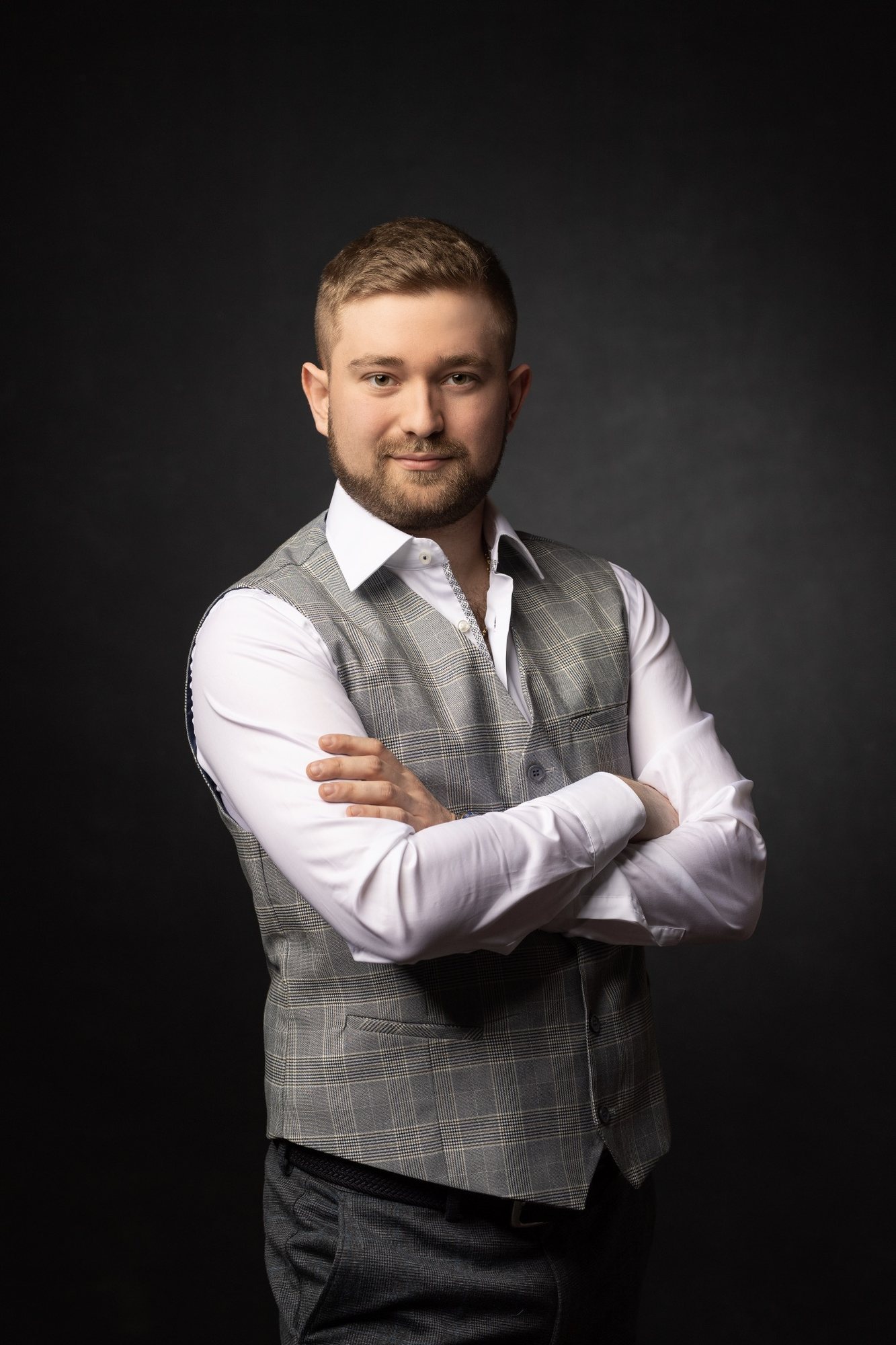 Bartosz Szuber-Bednarz — spokojny portret biznesowy